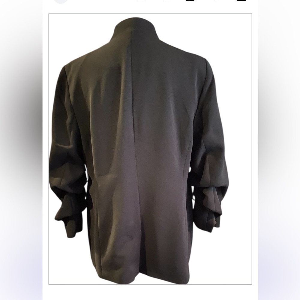 EUC  Chicos Lightweight Ruched Sleeves Blazer Size 1 (L) - Picture 2 of 9